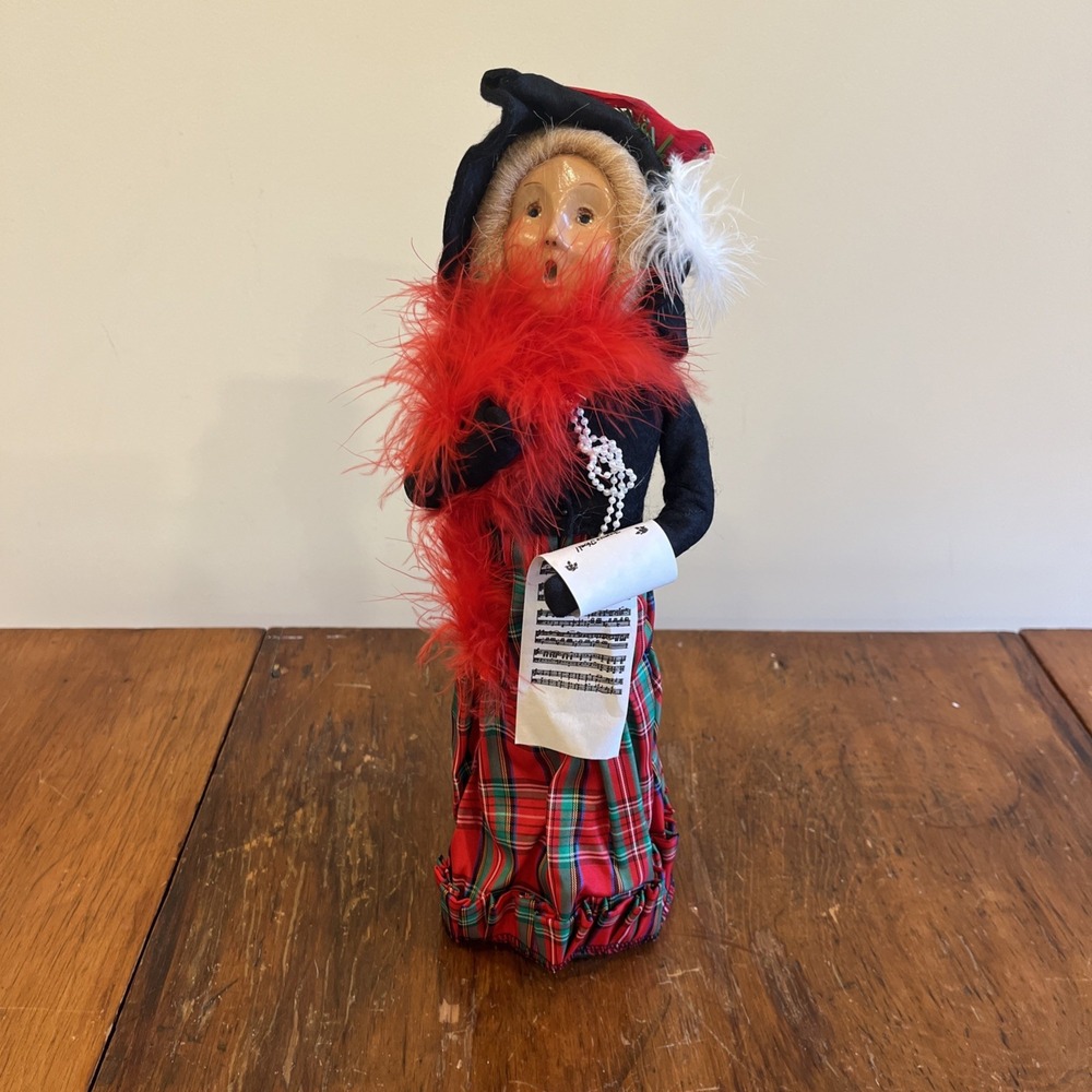 1996 BYERS CHOICE CHRISTMAS CAROLER Blond Hair cardinal, Red Boa Pearls Plaid